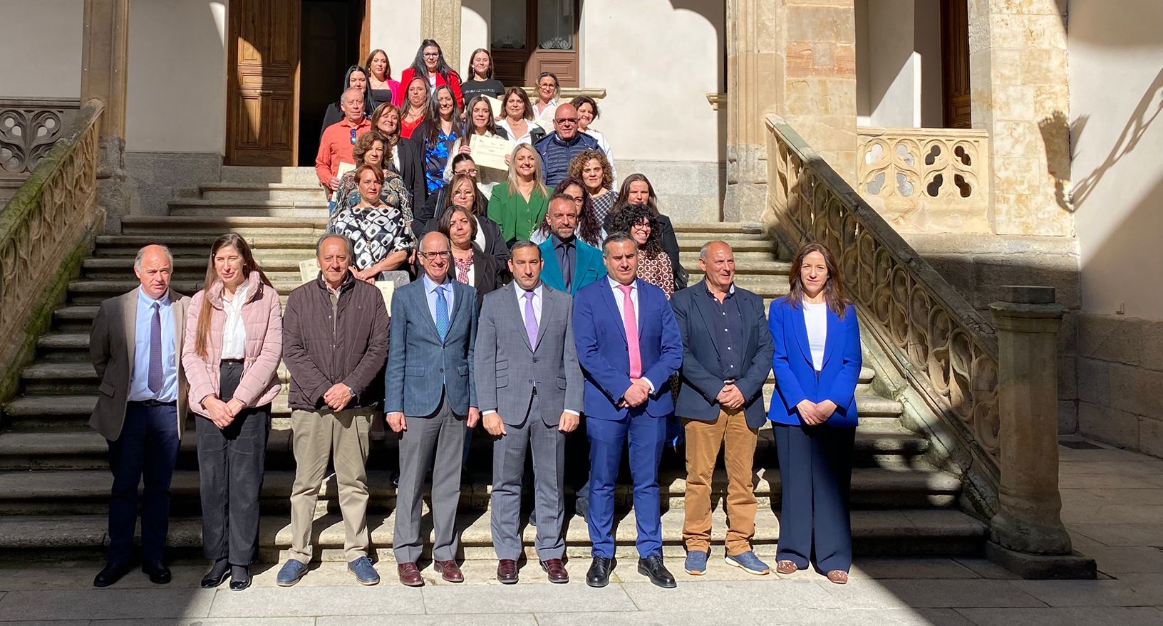 La Diputación de Salamanca clausura dos programas de formación sociosanitaria en Macotera y Linares de Riofrío