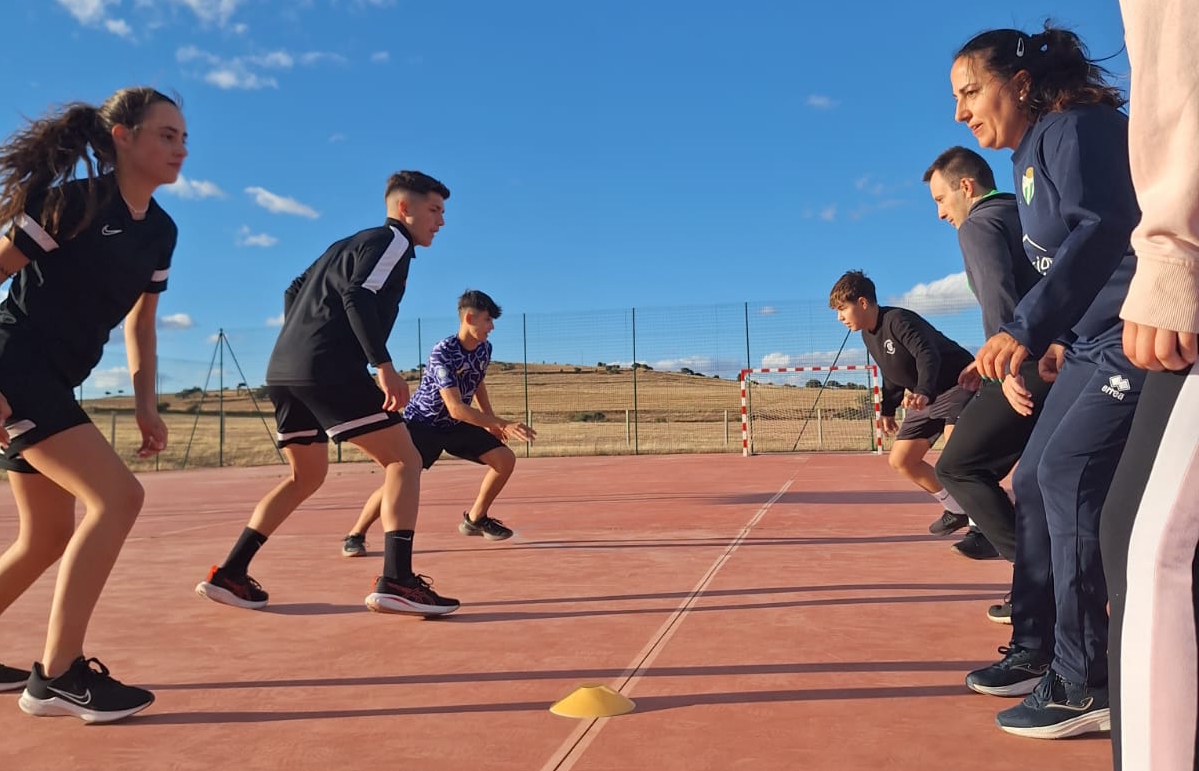 La Diputación convoca 20 plazas para el Curso de Formador Escolar de Deportes de Red 