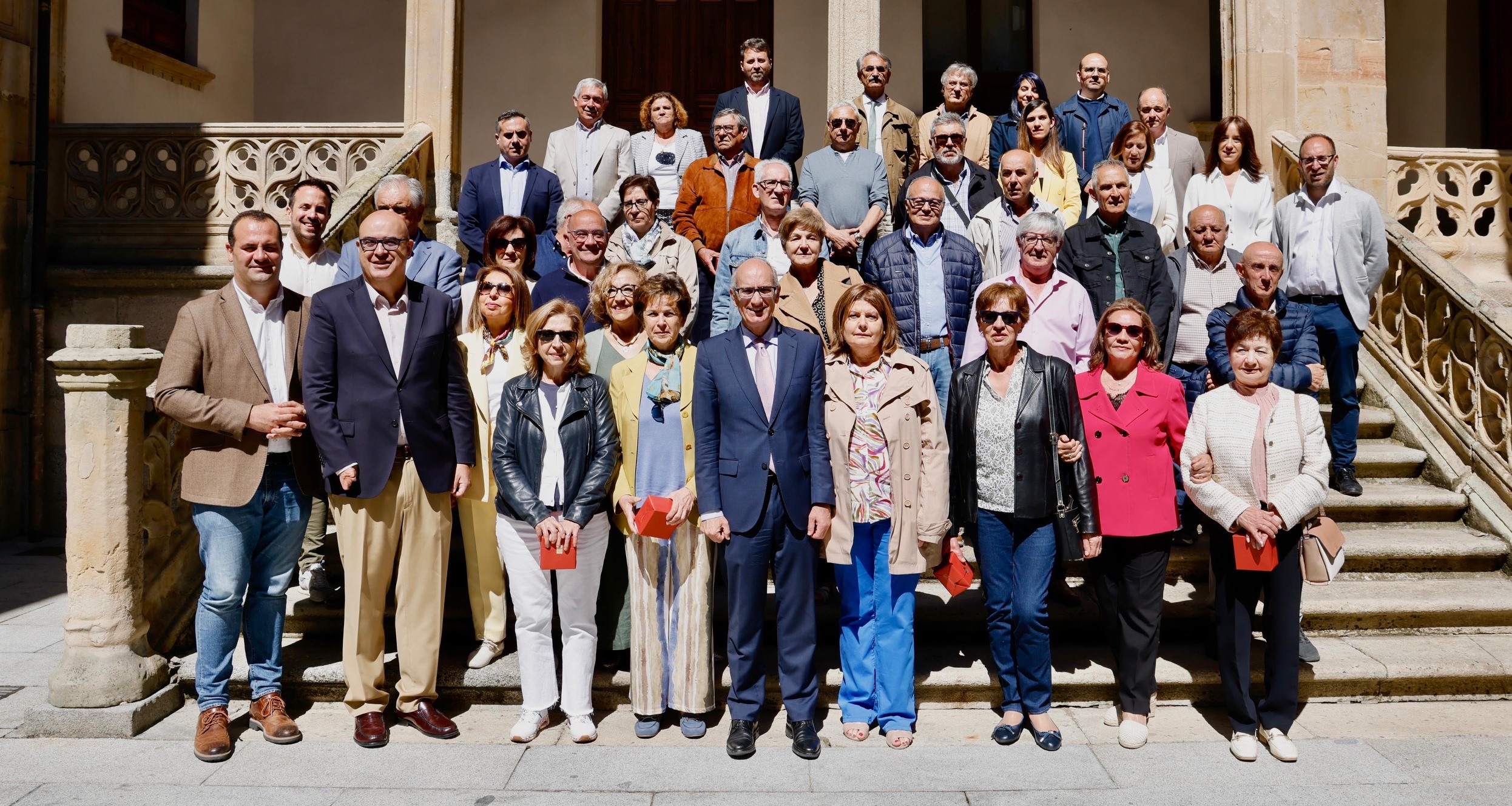 La Diputación de Salamanca rinde homenaje a 42 trabajadores jubilados por su dedicación al servicio público