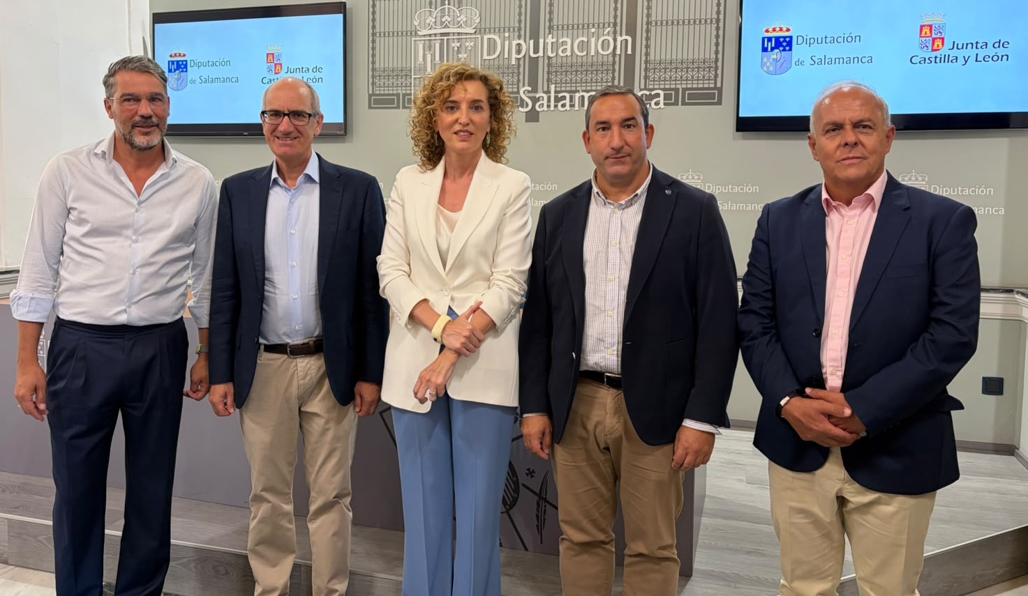 Autoridades institucionales en la presentación